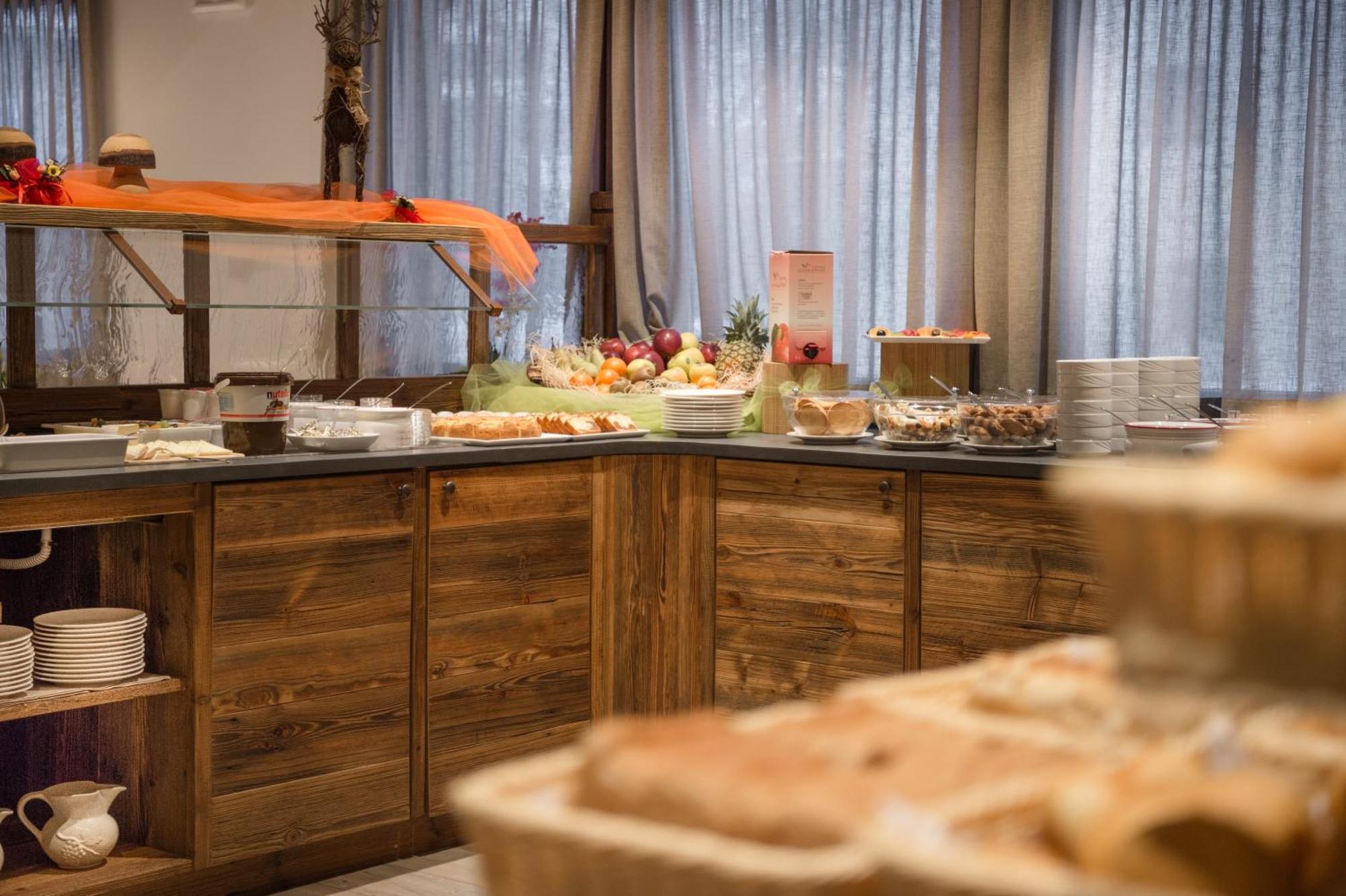 Family Hotel Serena Андало Екстер'єр фото