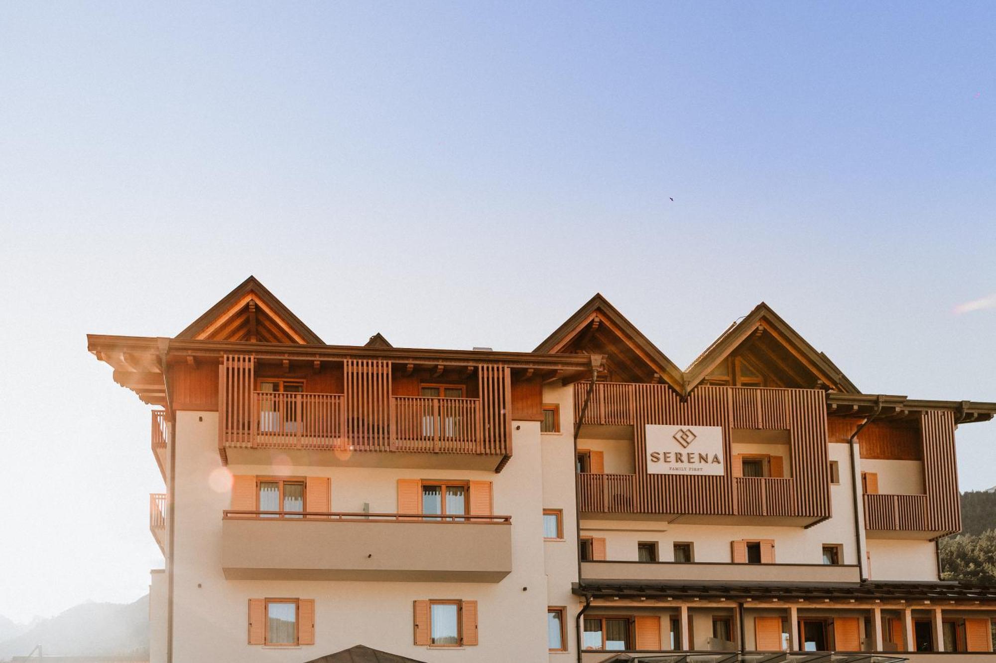 Family Hotel Serena Андало Екстер'єр фото
