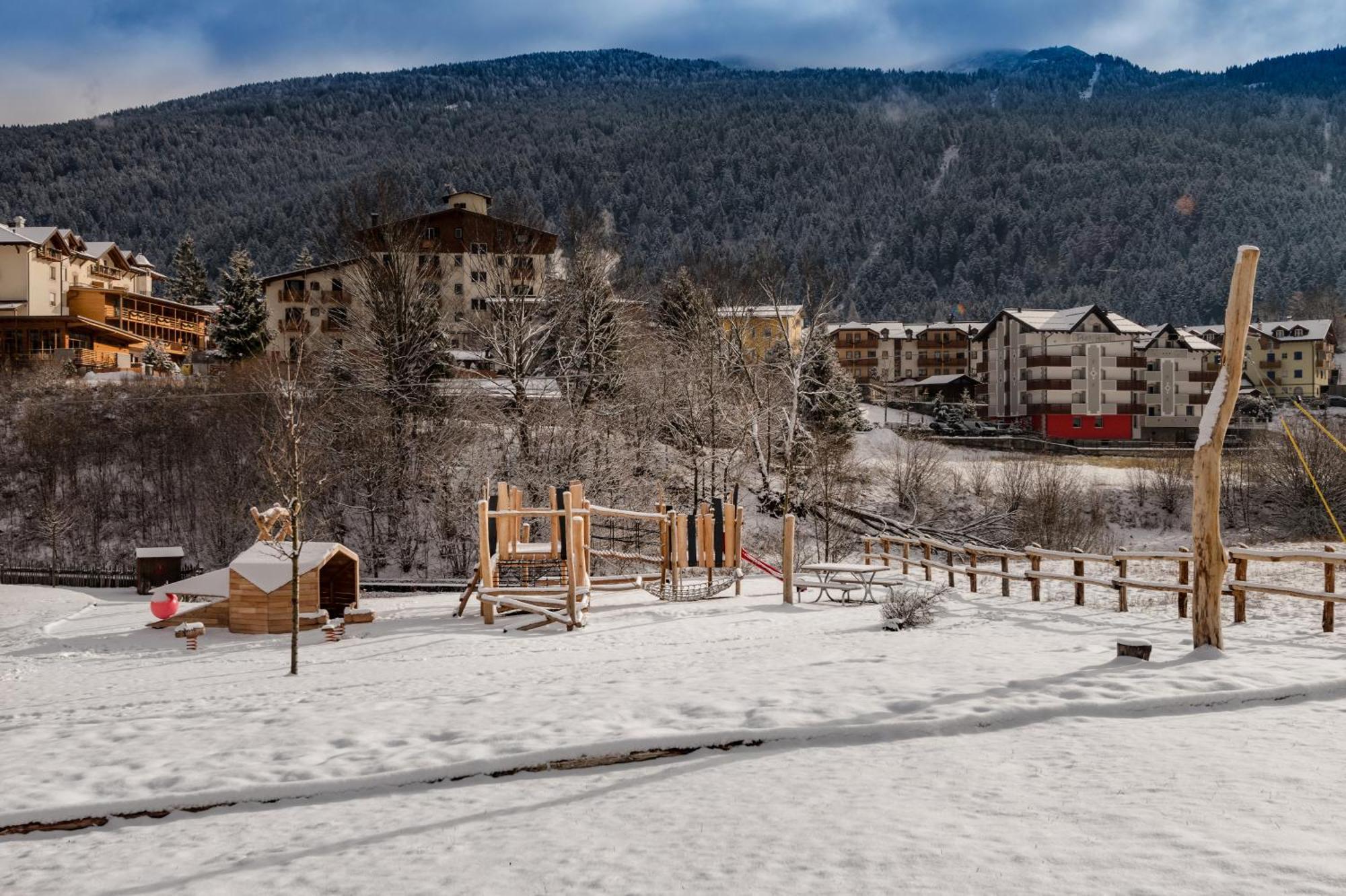 Family Hotel Serena Андало Екстер'єр фото